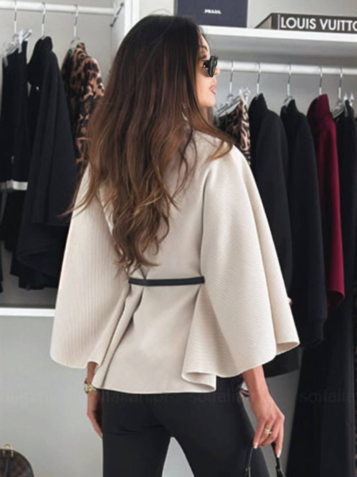Bequeme Herbstjacke für Damen im Poncho-Stil, mit Taillengürtel & modischen Fledermausärmeln.