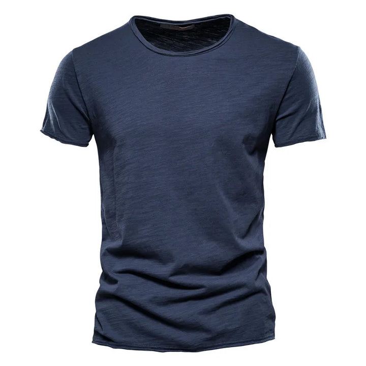 Rückansicht des bequemen, atmungsaktiven Herren T-Shirts, ideal für Sport und Freizeit.