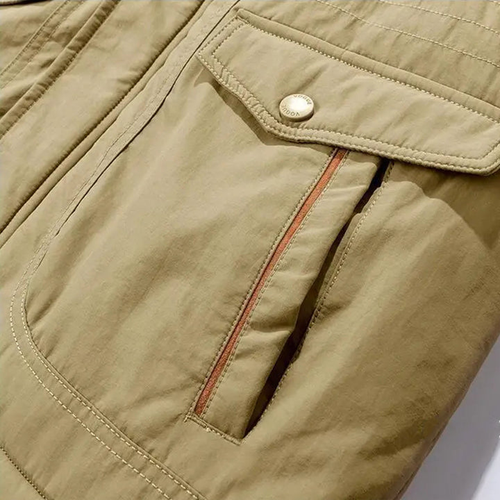 Herren Winterparka mit verstellbarer Kapuze, perfekt für windige Wintertage. Warme Outdoor Jacke.