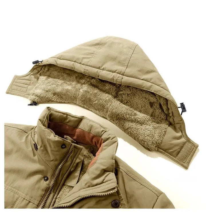 Moderner Herren Winterparka in Schwarz, vielseitig einsetzbar als Alltagsparka und für Herrenmode.
