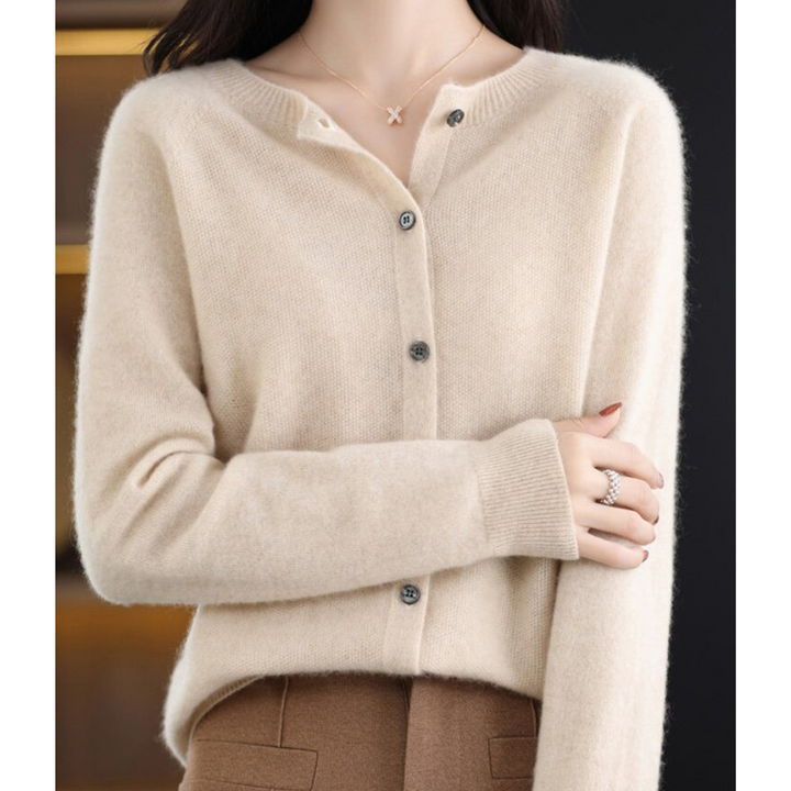 Zeitloser Damen Cardigan mit klassischem O-Hals, warm & stilvoll.