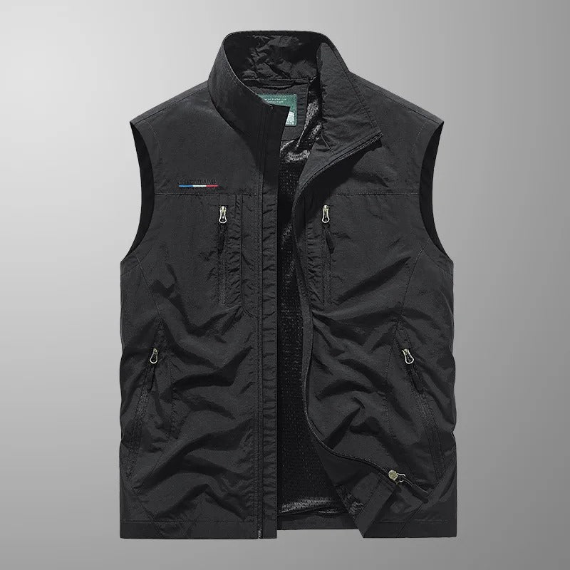 Moderne Damen Outdoor-Weste mit Cargo-Taschen; wetterfest, leicht & atmungsaktiv, ideal für Wandern & Reisen.