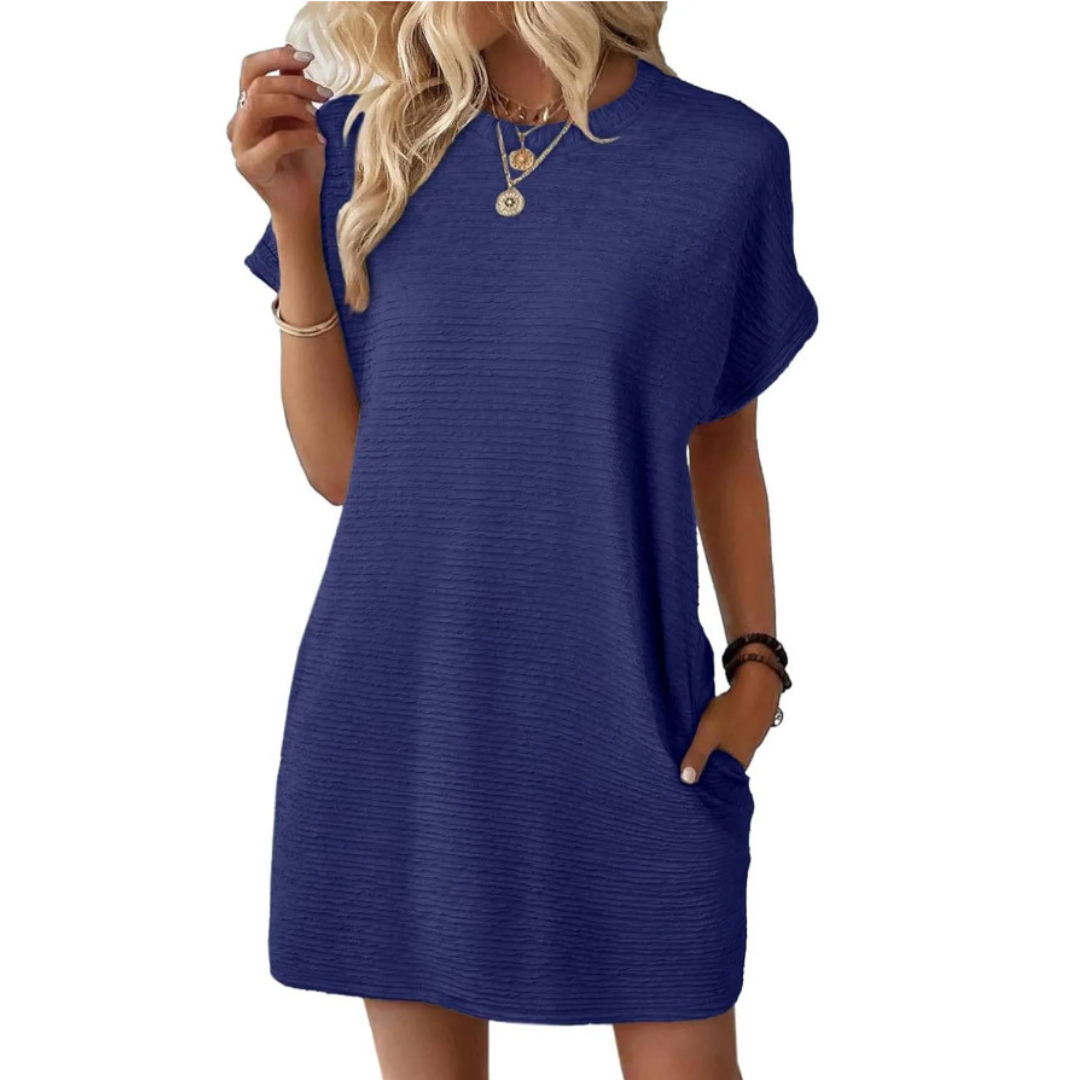 Schwarzes Damen T-Shirtkleid, kurz, mit Rundhals und seitlichen Eingrifftaschen, perfekt als Minikleid.