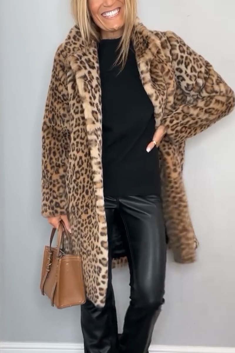 Stilvoller Damen Leopardenmantel, ein echter Hingucker für jede modebewusste Frau. Ideal als Übergangs- oder Wintermantel.