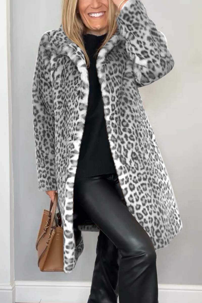 Modischer Leopardenmantel für Damen, elegant und vielseitig. Perfekt als stylischer Winter- oder Übergangsmantel.