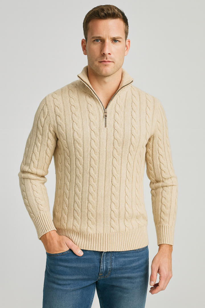 Seitenansicht des Herren Rollkragenpullovers mit Halbreißverschluss, komfortable Passform.