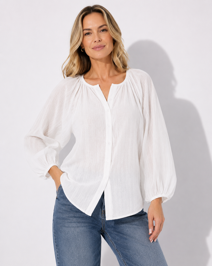 Gestreifte Damenbluse mit eleganten Puffärmeln in Weiß, perfekt für Sommer, Freizeit & Business.