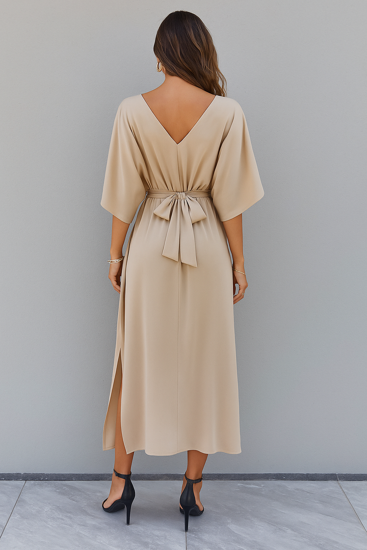 Fließendes Damen Maxikleid für den Sommer, ideal als Strandkleid oder luftiges Freizeitkleid.
