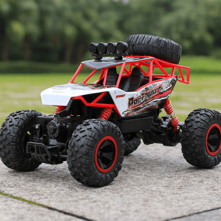 RC Monster Truck, Allradantrieb für maximale Traktion. Robuster Geländewagen, ferngesteuert, ideal Outdoor.