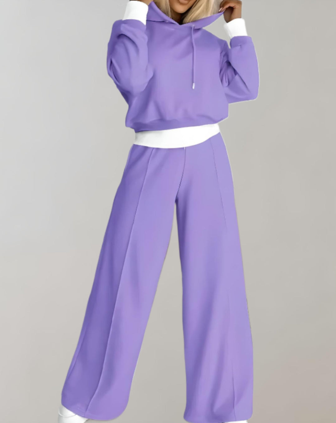 Stylischer Cropped Hoodie des Damen Lounge Sets, ideal für moderne Freizeitlooks und bequeme Tage.