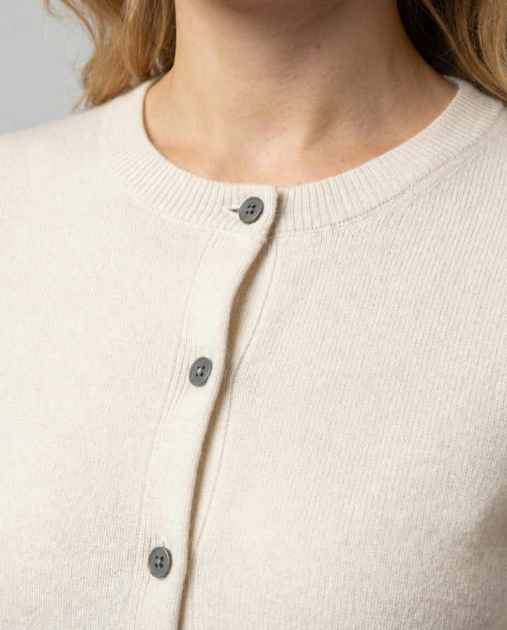 Damen Strickwaren: Cardigan mit V-Ausschnitt & Knopfleiste. Gemütlich für Herbst & Winter.