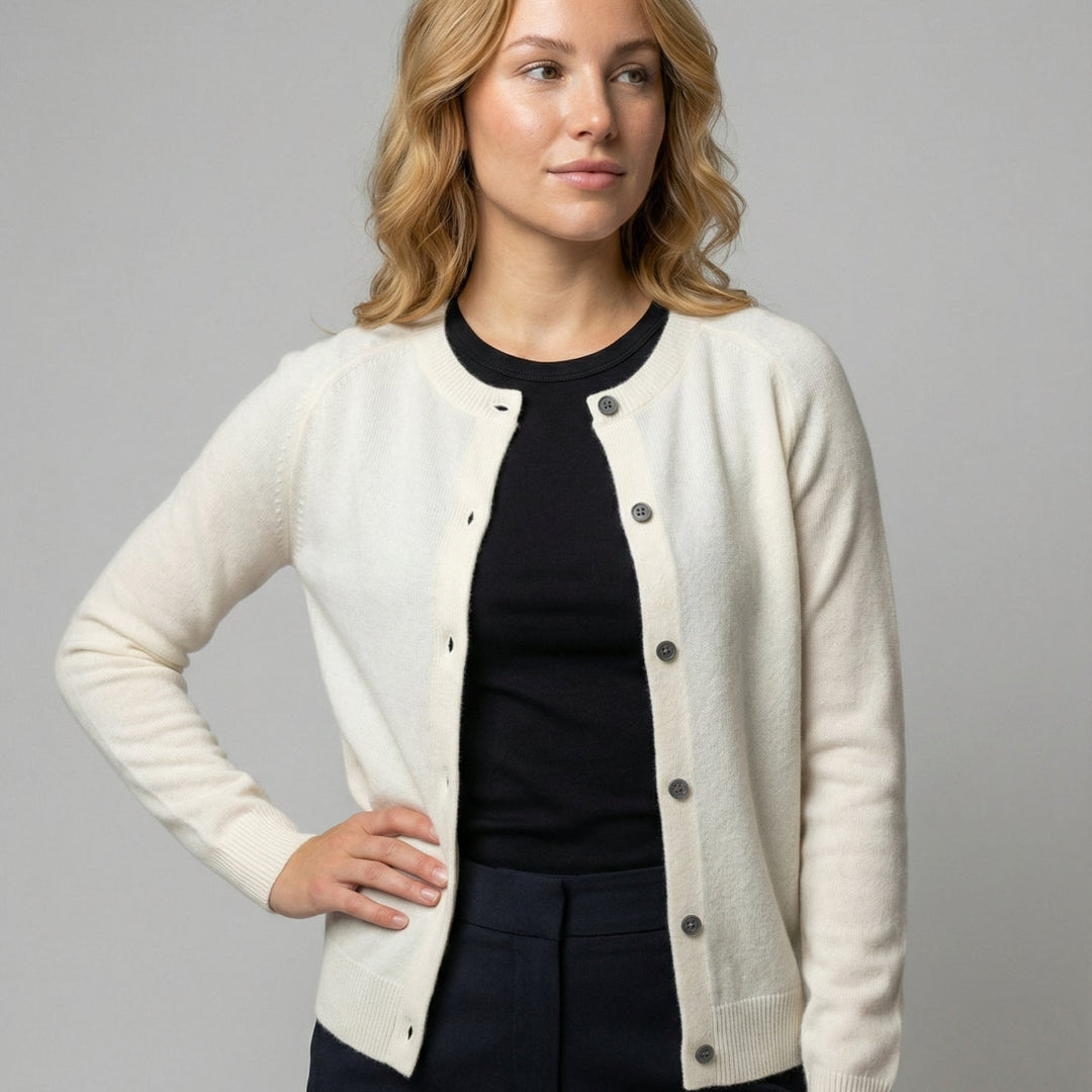 Gemütlicher Damen Strickcardigan, Langarm, V-Ausschnitt & Knopfleiste. Perfekt für Herbst/Winter.