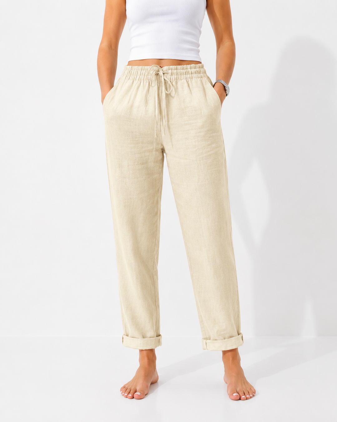 Komfortable weite Sommerhose für Damen mit elastischem Gummizug, ideal für den stilvollen Sommer und entspannte Mode.