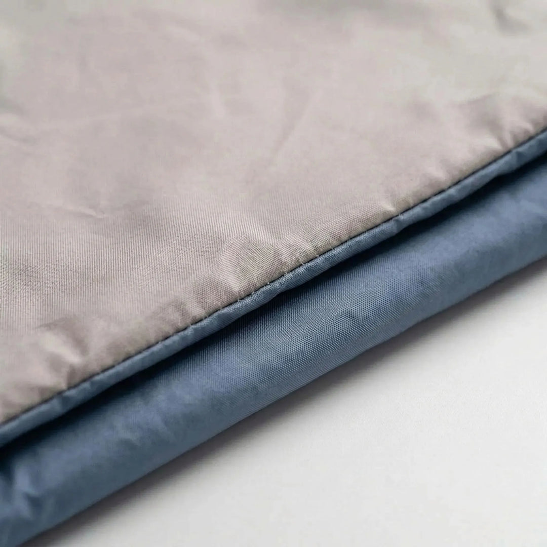 Kompakter Reiseschlafsack für Erwachsene, leicht zu transportieren beim Camping & Wandern.