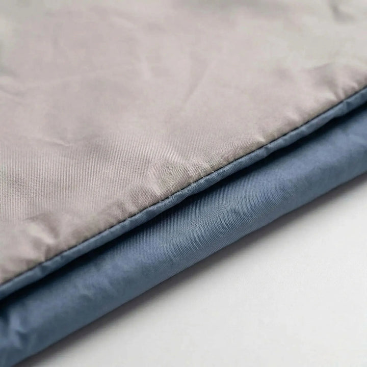 Kompakter Reiseschlafsack für Erwachsene, leicht zu transportieren beim Camping & Wandern.