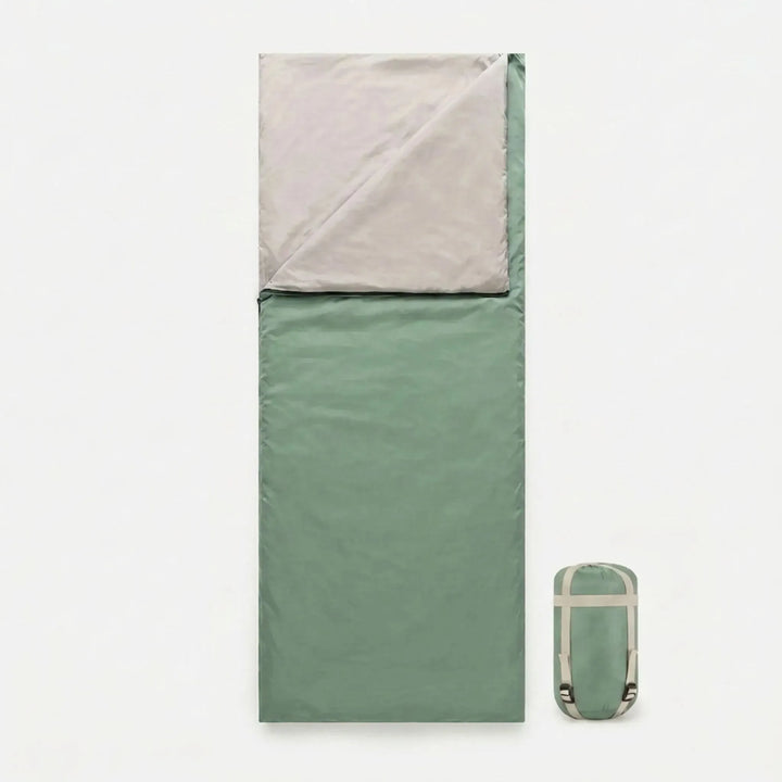 Ultraleichter Deckenschlafsack für Rucksackreisen und Campingausflüge. Ideal für Sommer & Frühling.