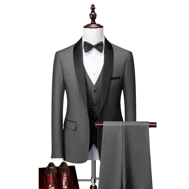 Vielseitiger Business-Anzug für Herren im Slim-Fit, komfortabel & stilvoll. Ideal für Büro & festliche Anlässe.
