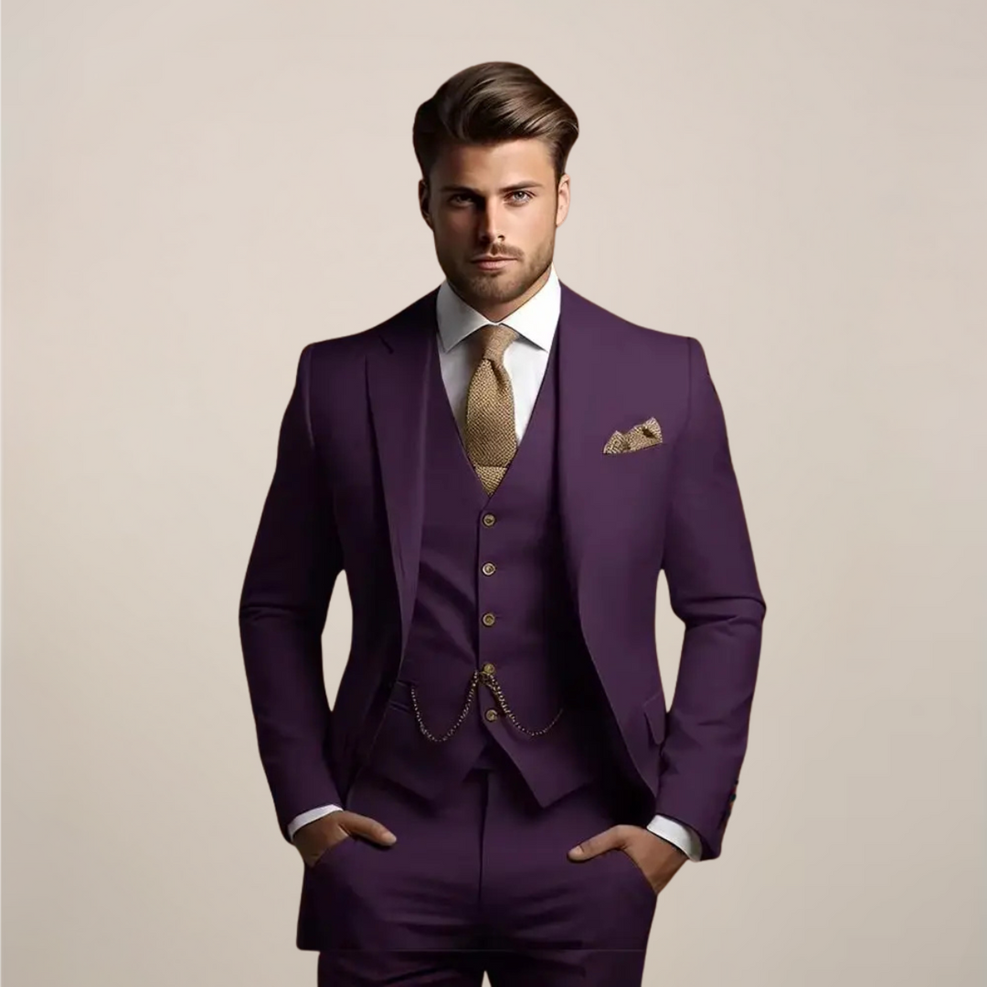 Komplettes Set des Herren Dreiteiler Slim Fit Anzugs "Yannick" mit Sakko, Weste und Hose, bereit für Anlässe.