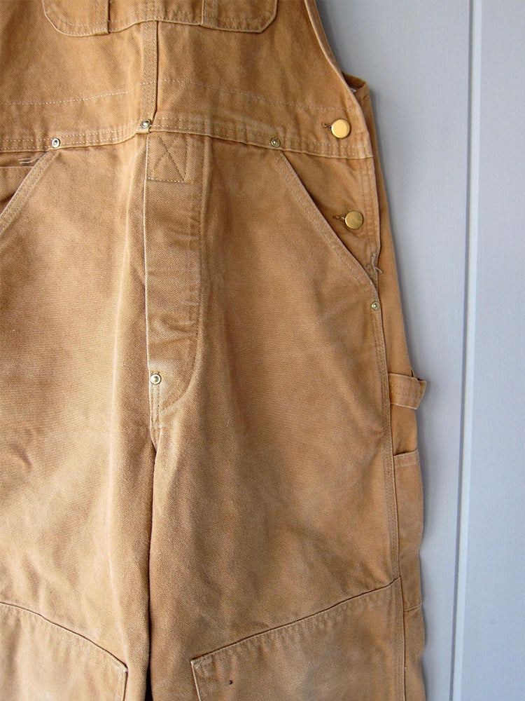 Vielseitige Damen Vintage Latzhose: praktisch für Alltag, Gartenarbeit & stylische Freizeit-Looks.