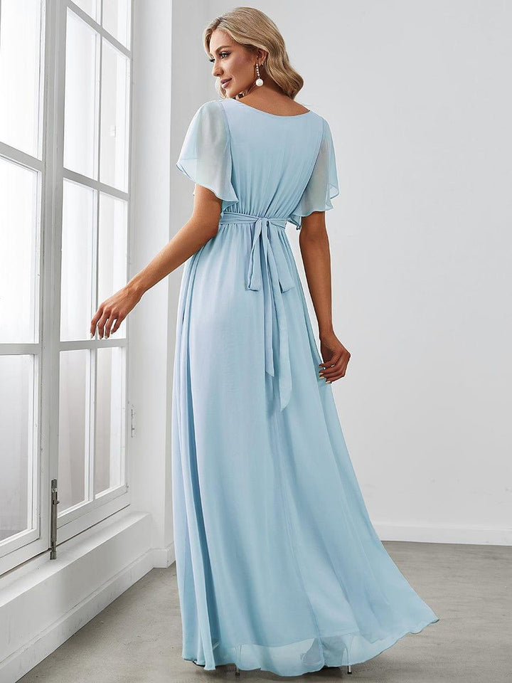 Langes A-Linie Kleid für Hochzeiten, mit charmanten Flügelärmeln.