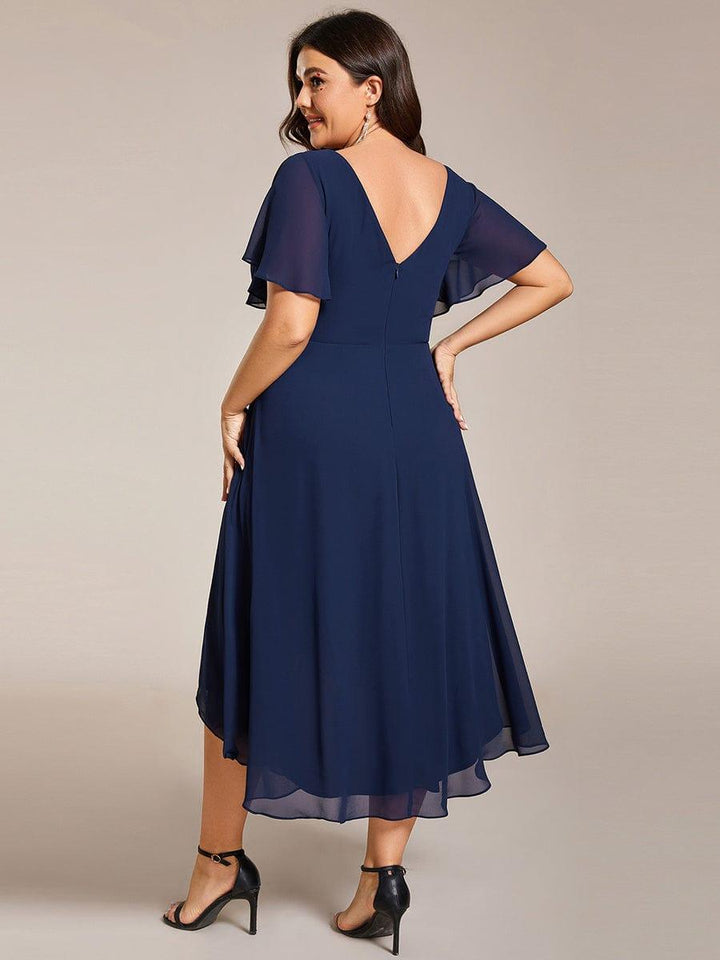 Schickes Vokuhila Cocktailkleid, Kurzarm, Midi-Länge, für stilvolle Abendveranstaltungen.