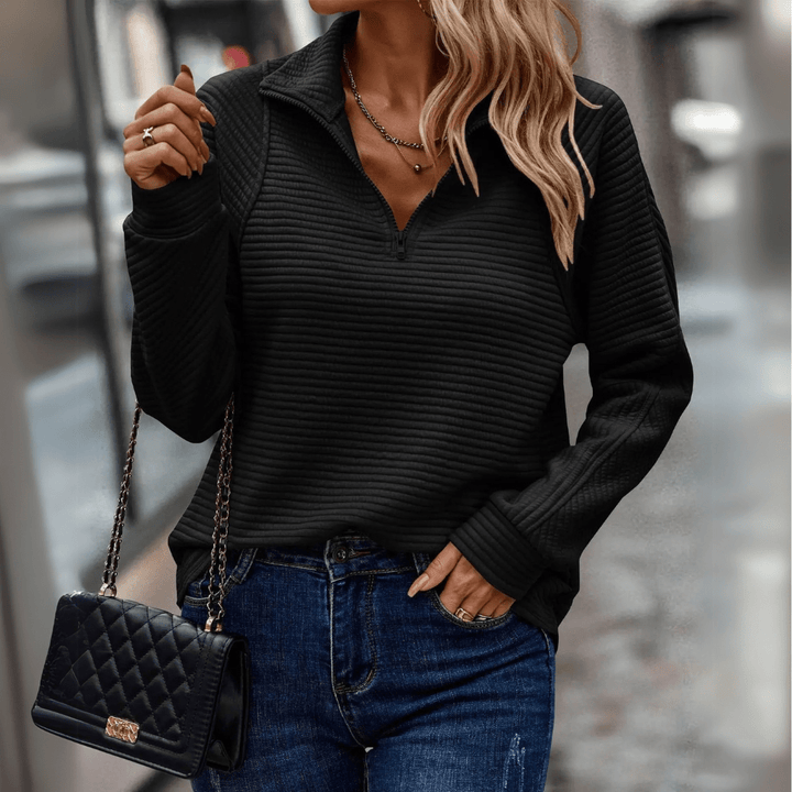 Moderner Damen Strukturpullover mit Halbzip und hohem Kragen; ideale Wintermode für Komfort.