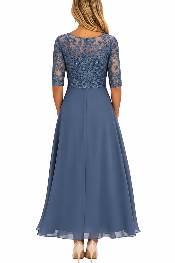 Detailaufnahme: Zarte Blumenstickerei auf dem eleganten Midi-Abendkleid für Damen, stilvoll & festlich.