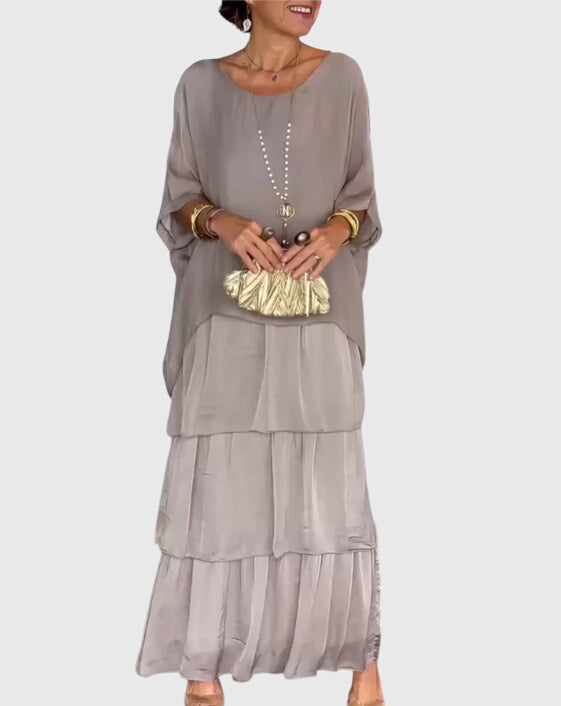 Elegantes Damen Maxikleid in Übergrößen, fließend und schmeichelhaft.