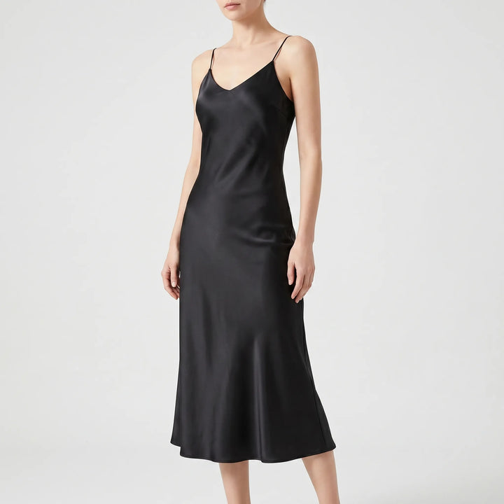 Hochwertiges, elegantes Damenkleid in Midilänge mit V-Ausschnitt und schmalen Trägern, ideal für Feiern.