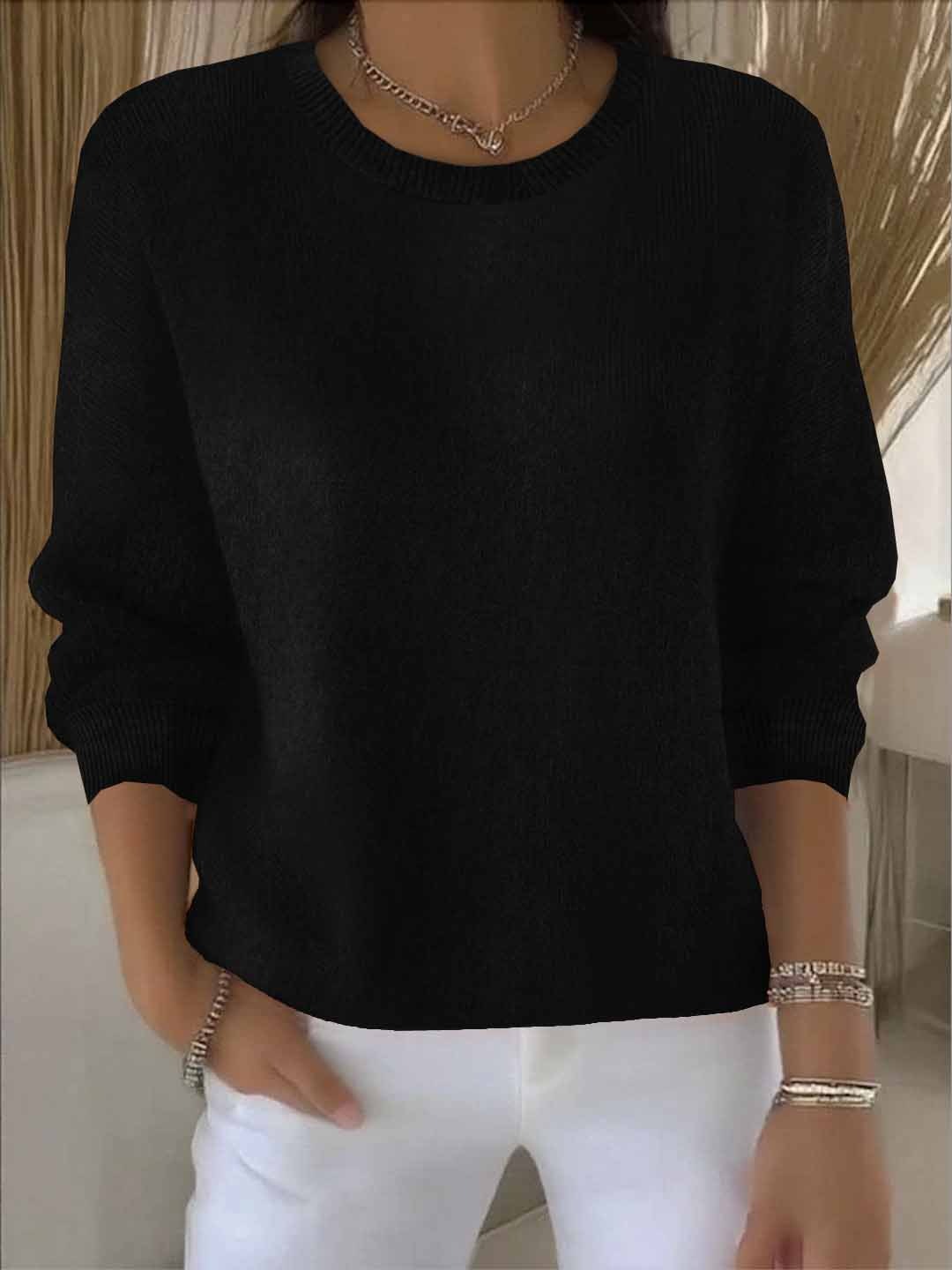 Zeitloser Damen-Strickpullover auf Bügel, vielseitig kombinierbar für klassische Damenmode.