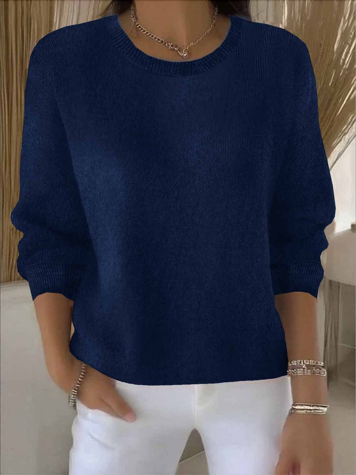 Rückenansicht des eleganten Damen-Strickpullovers, schlichter Stil für vielseitige Outfits.