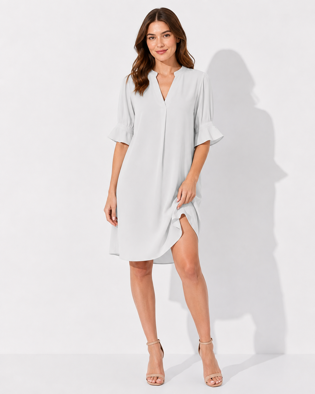 Modisches Damenkleid, stilvoll & elegant. Vielseitiges Design mit V-Ausschnitt und halben Ärmeln für jeden Tag.
