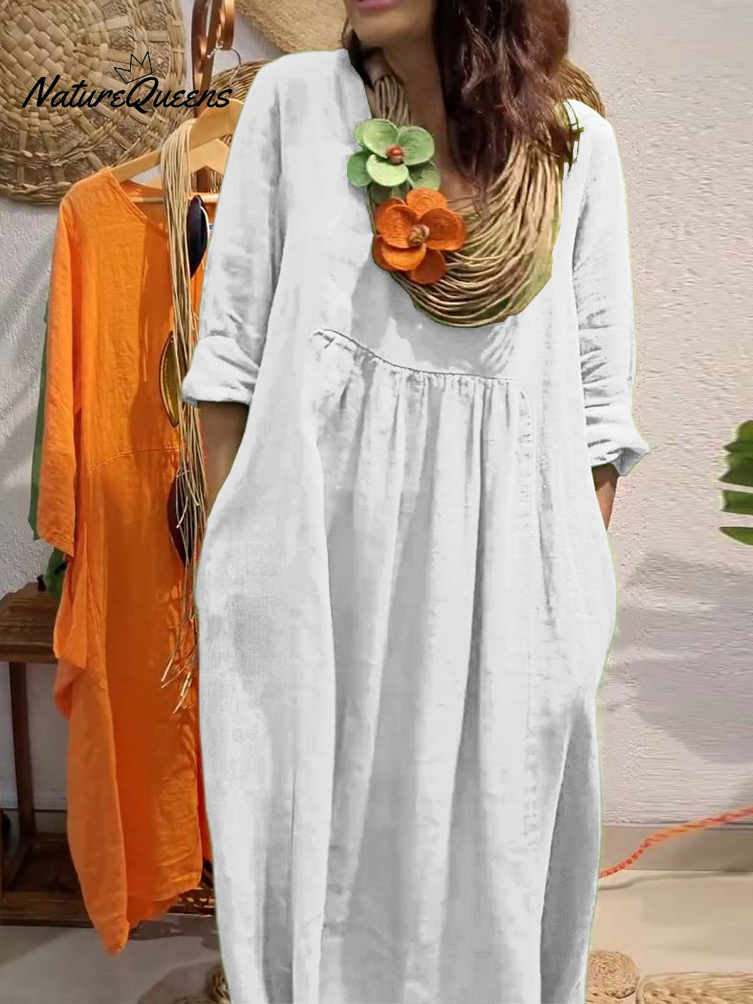 Sommerliches Maxikleid Evelyn: Stilvolles Design mit 3/4 Ärmeln und V-Ausschnitt. Elegant und komfortabel zu tragen.