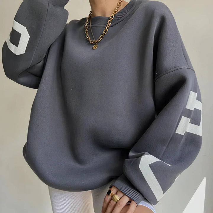 Modischer Damen Oversized Pullover in lockerem Schnitt. Perfekt für stilvolle Freizeitlooks im Winter/Frühling.