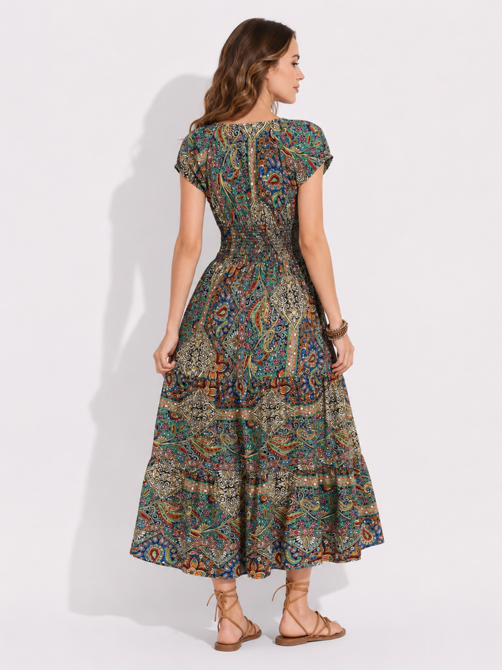 Stylisches Damen Maxikleid mit farbenprächtigem Paisley-Print, vielseitig als Sommer-, Freizeit- oder Strandkleid.