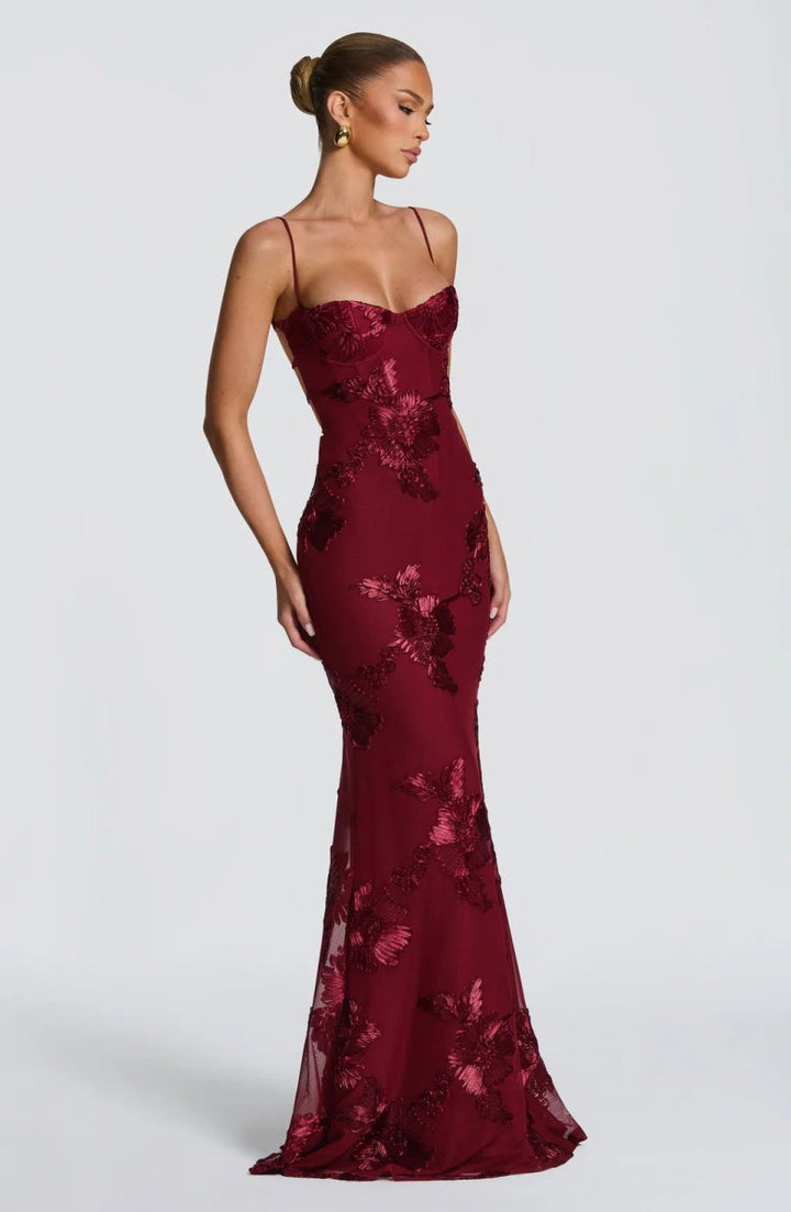 Rückenfreies Damen-Maxikleid mit Spitze und figurbetontem Schnitt. Elegantes Abend- oder Cocktailkleid.