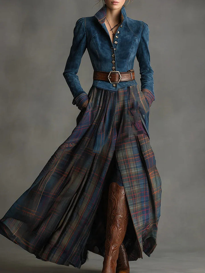 Bequemes Damen Maxikleid mit marineblauem Oberteil und Tartan-Rock. Taillierter Schnitt für Vintage-Boho-Look.