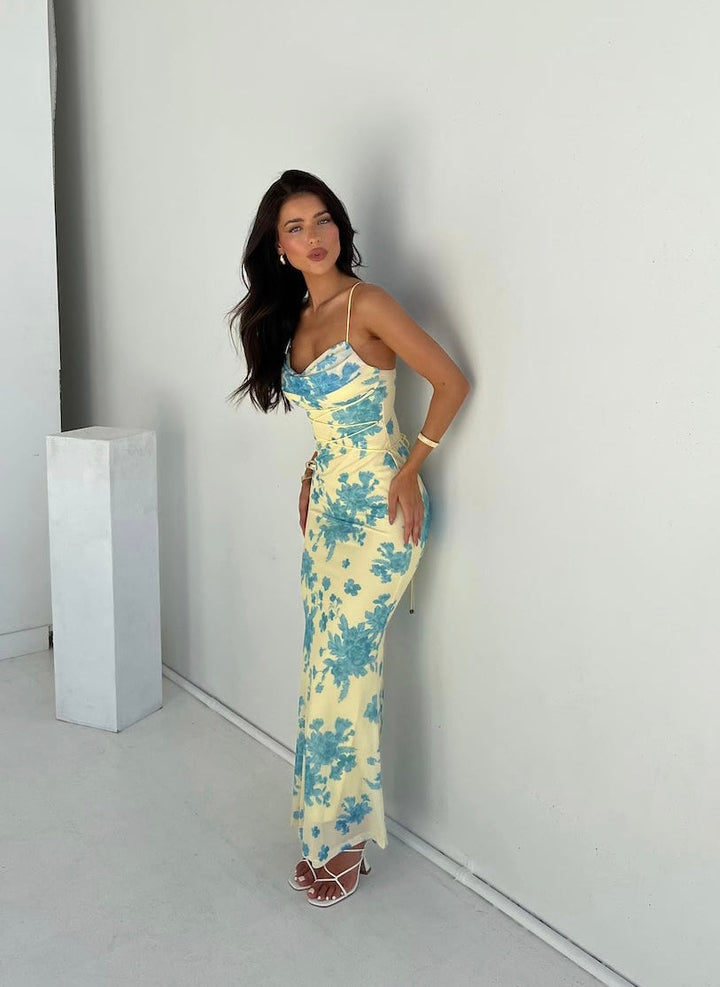 Elegantes gelbes Damen Sommer Maxi Abendkleid mit floralem Muster und Spaghettiträgern, perfekt für festliche Anlässe.