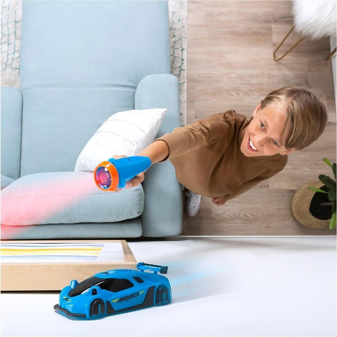 Produktansicht: Robustes Plastik RC Wandauto für Kinder, inkl. Akku, ideales Geschenk.