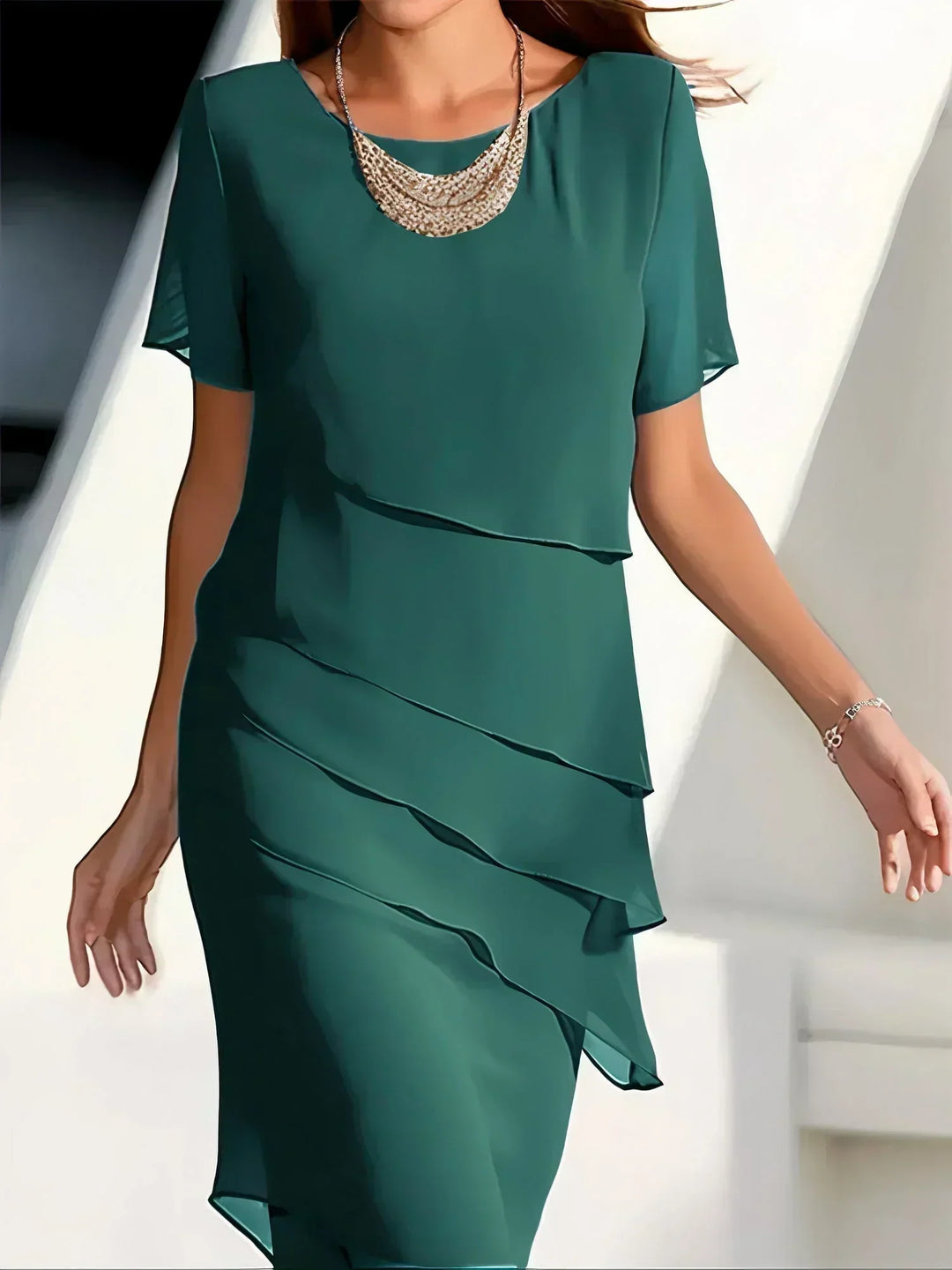 Feminin elegantes Damen Stufenkleid, fließendes Midikleid mit Halbarm. Modisch & komfortabel.