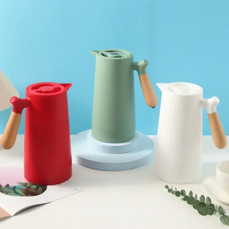 NordicTherm Isolierflasche, hält Getränke lange warm oder kalt, ideal für Reisen, Büro und Outdoor-Abenteuer.
