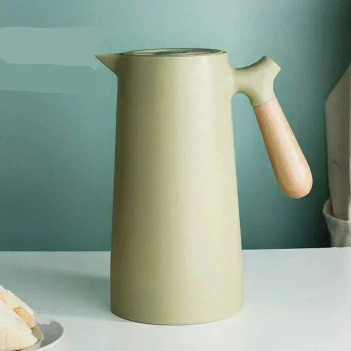 Praktische NordicTherm Thermosflasche für Kaffee, Tee oder erfrischende Kaltgetränke. Perfekt für den Tag.