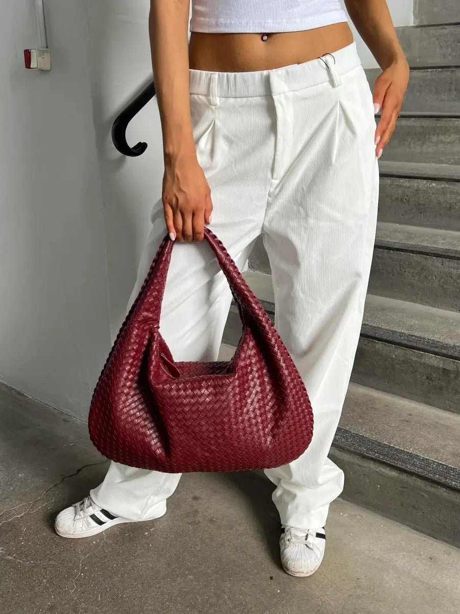 Geräumige Damen Handtasche mit Reißverschluss, elegante Flechtoptik, perfekt als Alltagstasche oder Schultertasche.