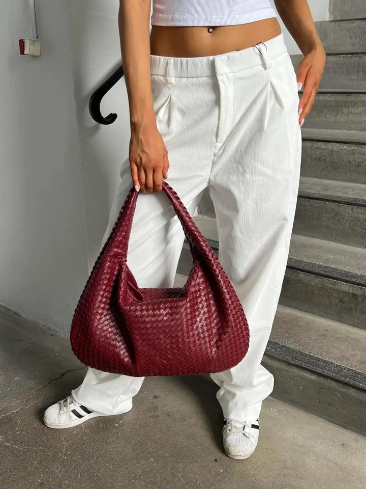 Geräumige Damen Handtasche mit Reißverschluss, elegante Flechtoptik, perfekt als Alltagstasche oder Schultertasche.