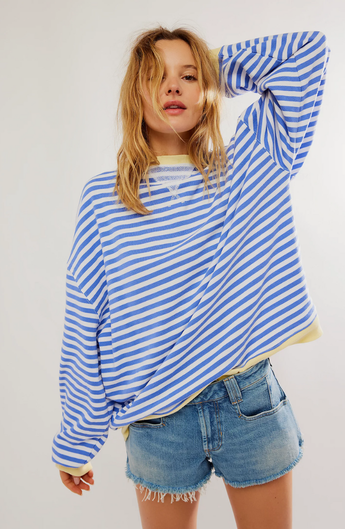 Stilvoller Damen Pullover mit Streifen im Oversize-Schnitt. Perfekt für Herbstmode & Komfort.