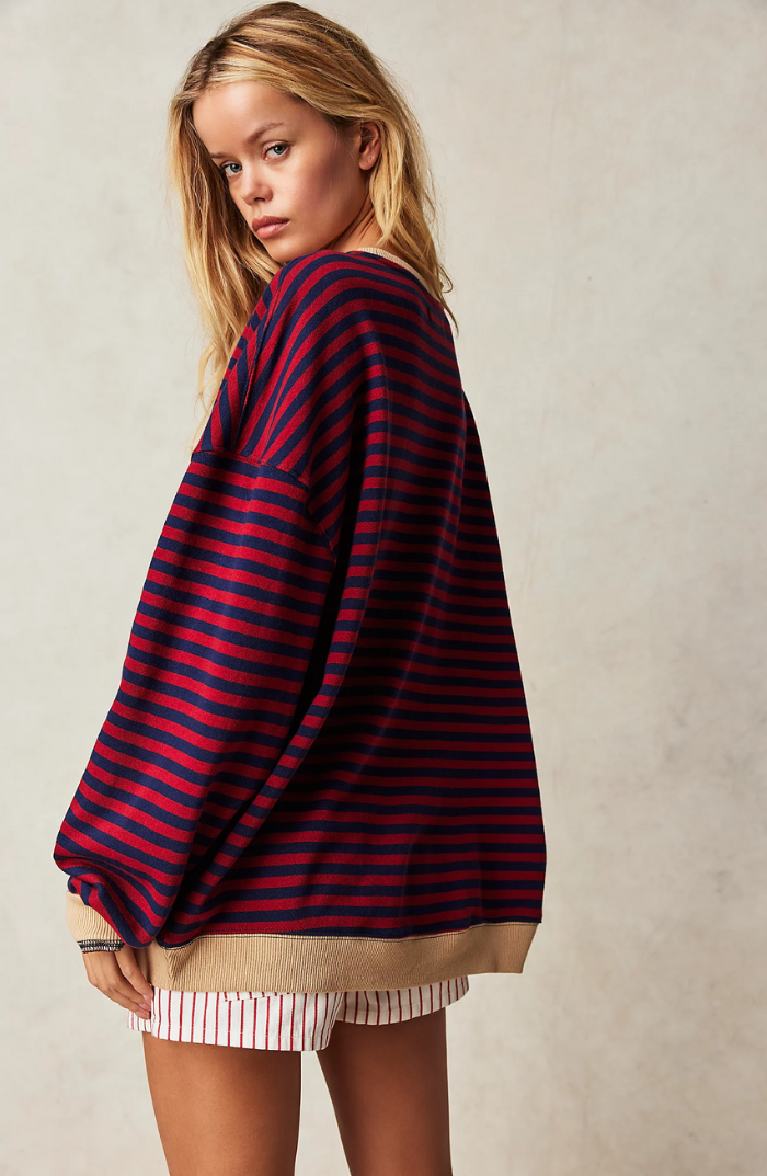 Trendiger Damen Oversize Pullover, gestreift. Ideal als bequemer Herbstpullover.