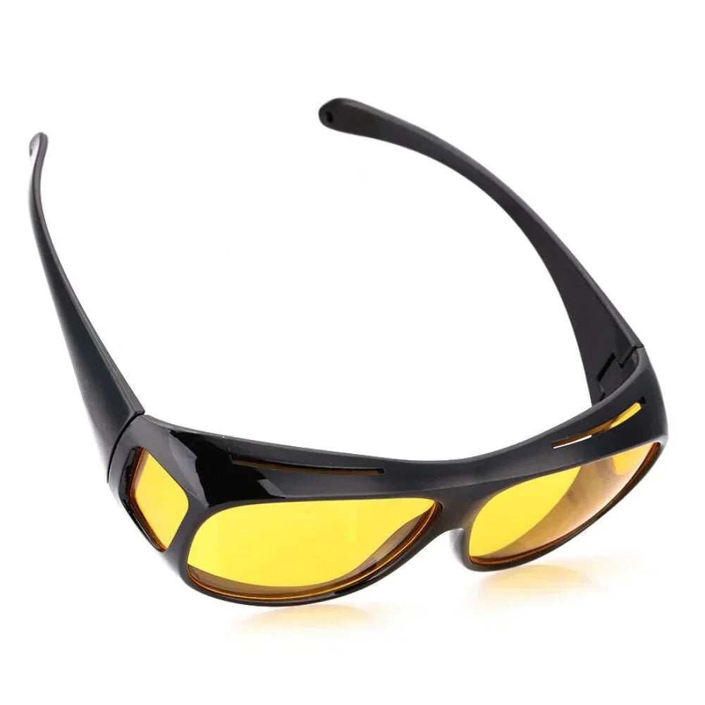 Antireflektierende Nachtsichtbrille NightGuard mit gelben Linsen, reduziert Blendung beim Nachtfahren.