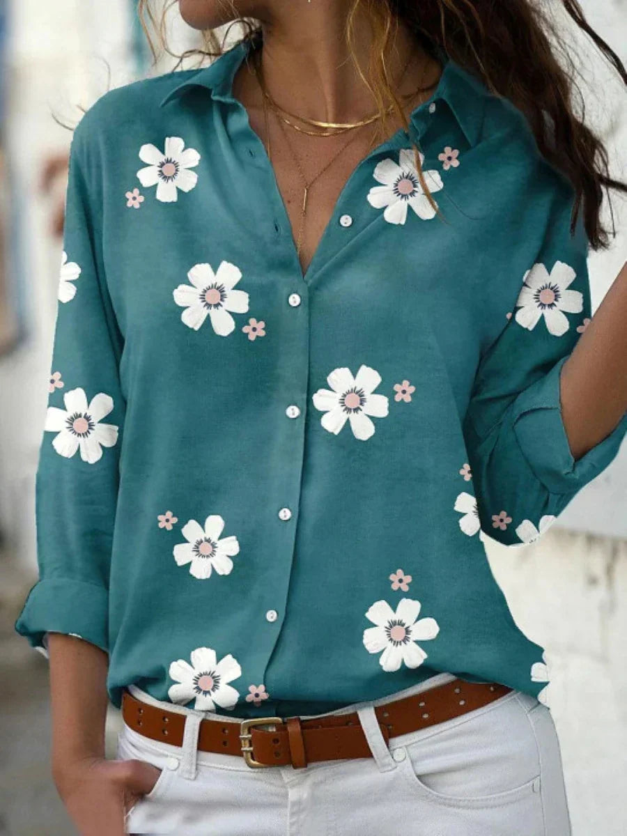 Stylische Damenbluse mit lebhaftem Blumenmuster, Knopfverschluss und modischem Hemdkragen, lockere Passform.