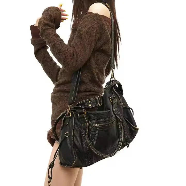 Schwarze Damen Umhängetasche aus veganem Leder im Vintage-Stil, ideal für den Alltag.