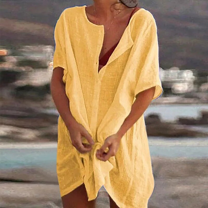 Figurschmeichelndes Damen Sommerkleid mit ausgestelltem Schnitt, kurzen Ärmeln, luftig und modern.